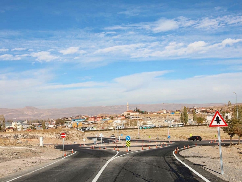BAŞKAN ÇOLAKBAYRAKDAR, “EN ÇAĞDAŞ NORMLARDA KONFORLU VE GÜVENLİ YOLLAR YAPIYORUZ”