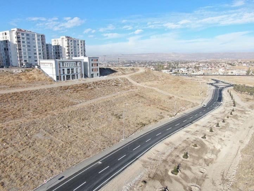 BAŞKAN ÇOLAKBAYRAKDAR, “EN ÇAĞDAŞ NORMLARDA KONFORLU VE GÜVENLİ YOLLAR YAPIYORUZ”