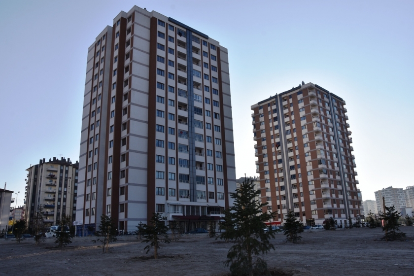 BAŞKAN ÇOLAKBAYRAKDAR, HAYALLERİ GERÇEKLEŞTİREREK, MUTLU VE HUZURLU YUVALAR İNŞA EDİYOR