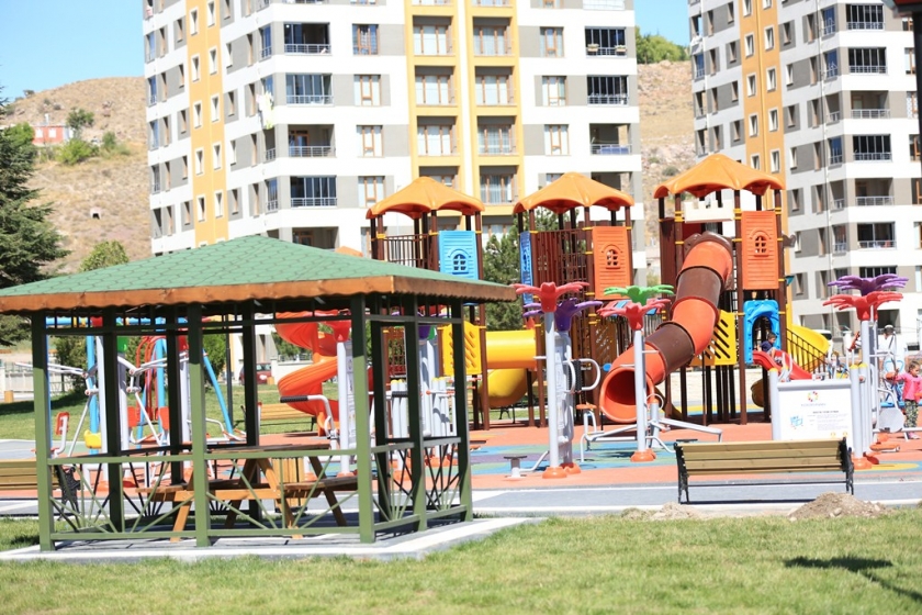 BAŞKAN ÇOLAKBAYRAKDAR’DAN KAYSERİ’YE KAZANDIRILAN MODERN PARKLAR, GÖZ DOLDURUYOR