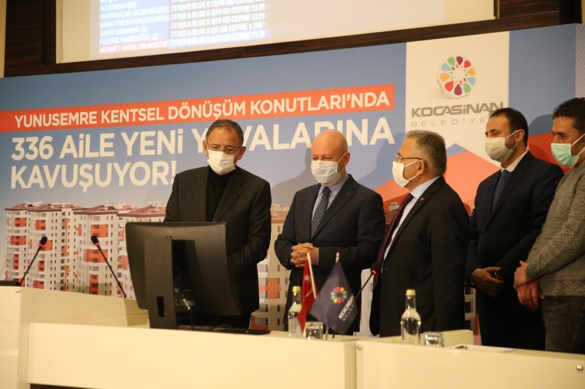 KOCASİNAN’IN YUNUS EMRE DÖNÜŞÜM KONUTLARI İÇİN NOTER HUZURUNDA KURA ÇEKİLDİ