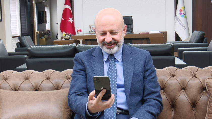 DÖNÜŞÜM KONUTLARININ HAK SAHİPLERİ, MUTLULUĞUNU BAŞKAN ÇOLAKBAYRAKDAR İLE PAYLAŞTI