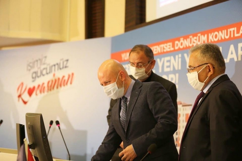DÖNÜŞÜM KONUTLARININ HAK SAHİPLERİ, MUTLULUĞUNU BAŞKAN ÇOLAKBAYRAKDAR İLE PAYLAŞTI