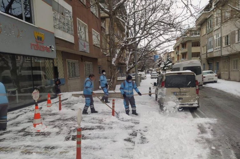 KOCASİNAN’DA KAR MESAİSİ ARALIKSIZ SÜRÜYOR