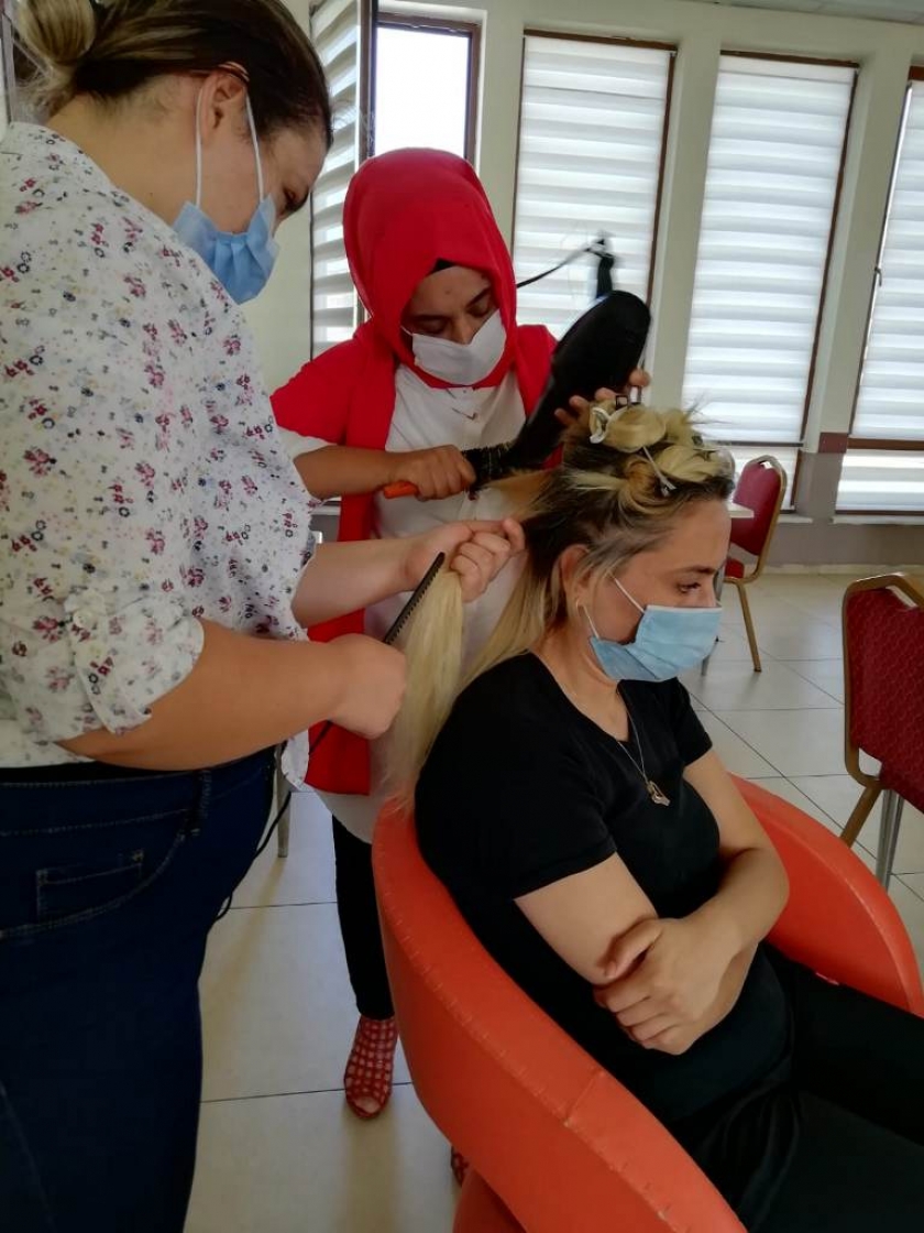 BAŞKAN ÇOLAKBAYRAKDAR, “KADINLARIMIZ, BİR ÖMÜR BOYU KIYMETLİ VE DEĞERLİDİR”