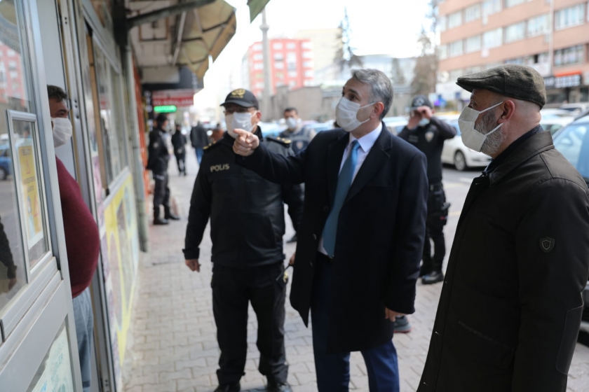 BAŞKAN ÇOLAKBAYRAKDAR, DENETİM YAPTI VE MASKE DAĞITTI