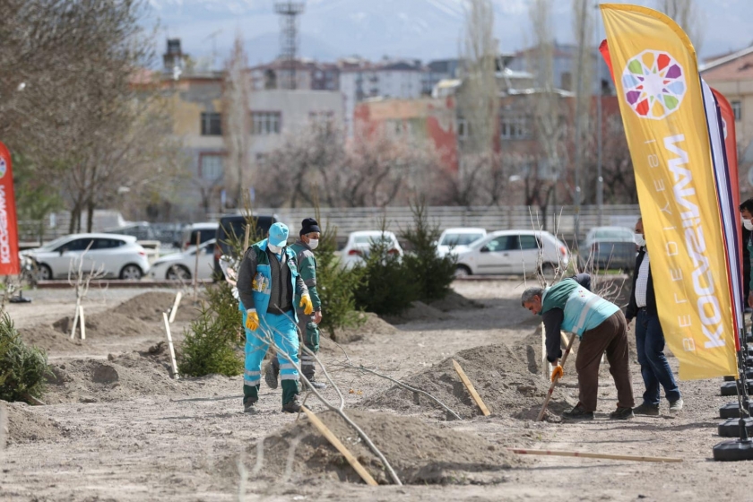 BAŞKAN ÇOLAKBAYRAKDAR SÖZÜNÜ TUTTU MİTHATPAŞA’YA YENİ PARK