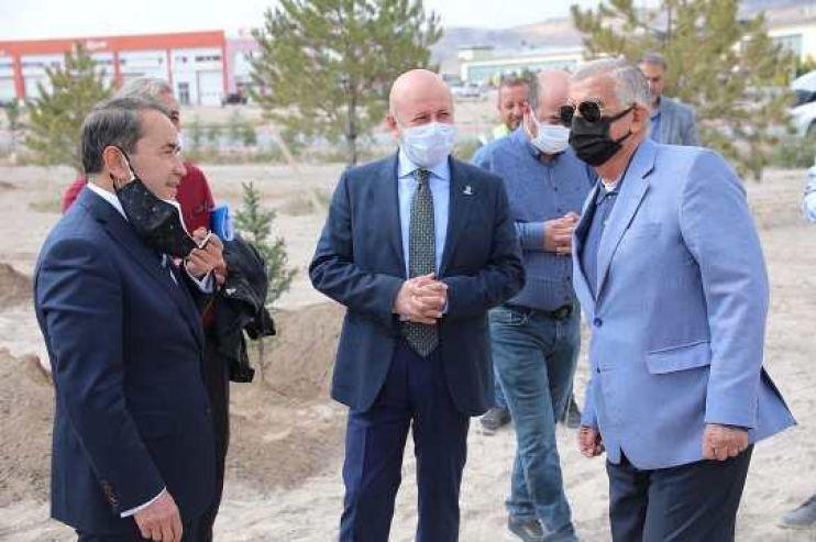 KOCASİNAN, AĞAÇ DİKİMİYLE GELECEĞE NEFES OLUYOR