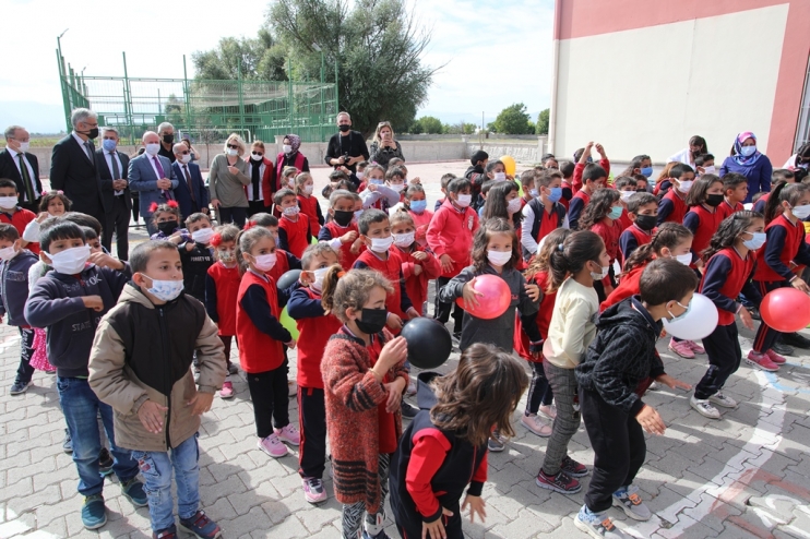 BAŞKAN ÇOLAKBAYRAKDAR’A ÇOCUKLARDAN SEVGİ SELİ