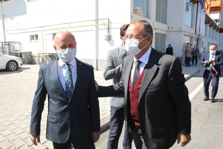 BAŞKAN ÖZHASEKİ’DEN BAŞKAN ÇOLAKBAYRAKDAR’IN PROJELERİNE ÖVGÜ VE DESTEK
