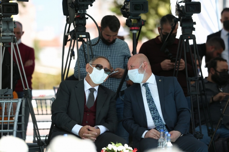 BAŞKAN ÖZHASEKİ’DEN BAŞKAN ÇOLAKBAYRAKDAR’IN PROJELERİNE ÖVGÜ VE DESTEK