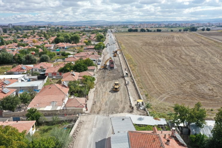 KOCASİNAN, YOL YENİLEMEYLE TRAFİK AKIŞINA KONFOR KAZANDIRIYOR