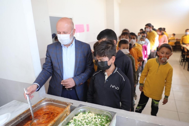 BAŞKAN ÇOLAKBAYRAKDAR, “ÇOCUKLARIMIZI MUTLU ETMEK İÇİN ÇALIŞIYORUZ”