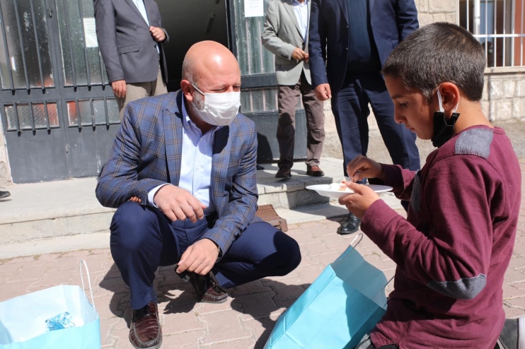 BAŞKAN ÇOLAKBAYRAKDAR, “ÇOCUKLARIMIZI MUTLU ETMEK İÇİN ÇALIŞIYORUZ”