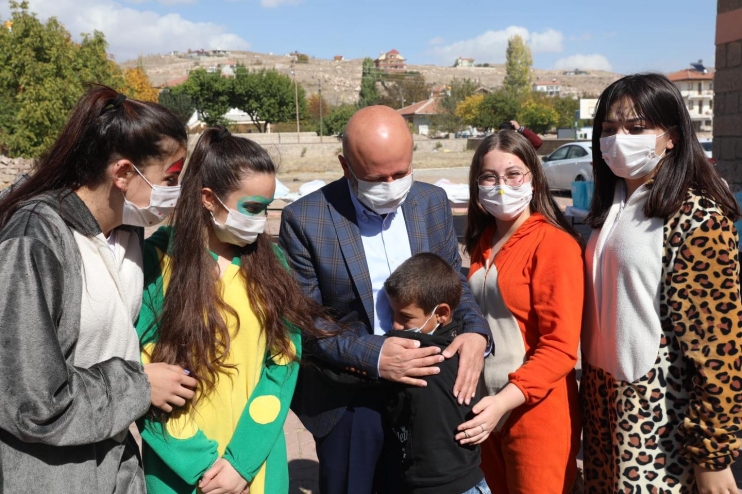 BAŞKAN ÇOLAKBAYRAKDAR, “ÇOCUKLARIMIZI MUTLU ETMEK İÇİN ÇALIŞIYORUZ”