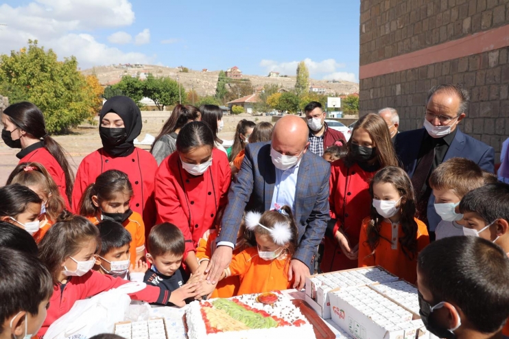 BAŞKAN ÇOLAKBAYRAKDAR, “ÇOCUKLARIMIZI MUTLU ETMEK İÇİN ÇALIŞIYORUZ”
