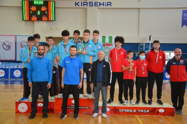 KOCASİNAN’IN MASA TENİSİ TAKIMLARI, YİNE TURNUVAYA DAMGA VURDU