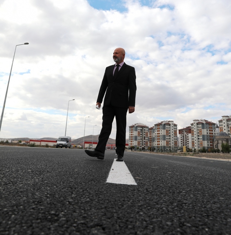 BAŞKAN ÇOLAKBAYRAKDAR, “HİZMETLERİMİZLE YENİ BİR ŞEHİR KURUYORUZ”