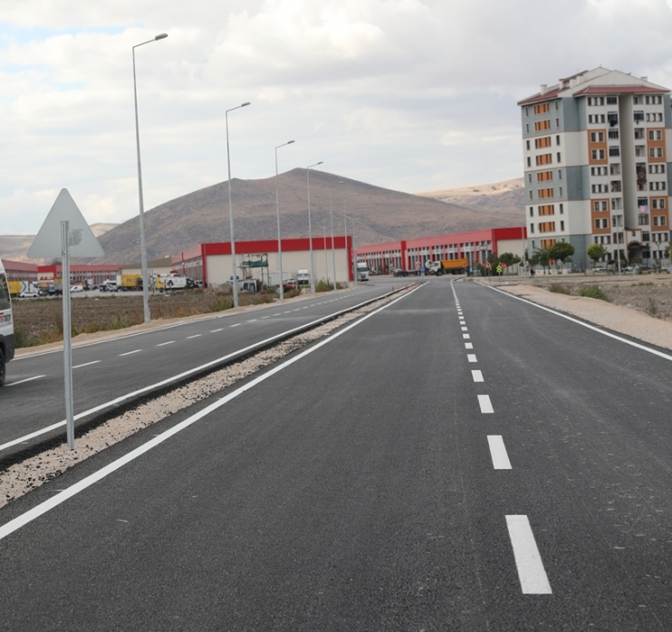 BAŞKAN ÇOLAKBAYRAKDAR, “HİZMETLERİMİZLE YENİ BİR ŞEHİR KURUYORUZ”