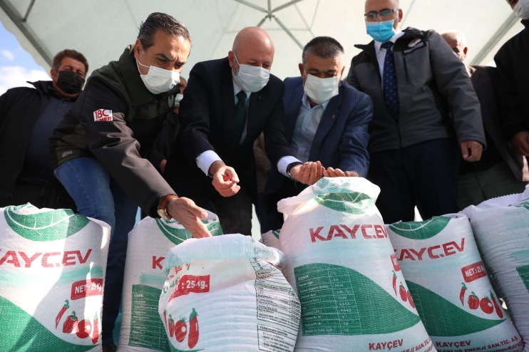KOCASİNAN BELEDİYESİ, ÇİFTÇİLERE ATA TOHUMU GACER BUĞDAYINI DAĞITTI