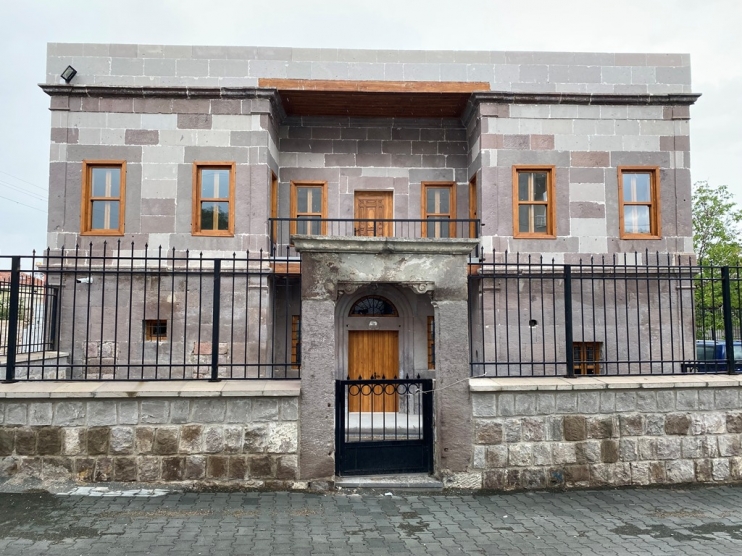 KOCASİNAN’IN RESTORE ETTİĞİ 2 ASIRLIK JANDARMA KONAĞI AÇILDI