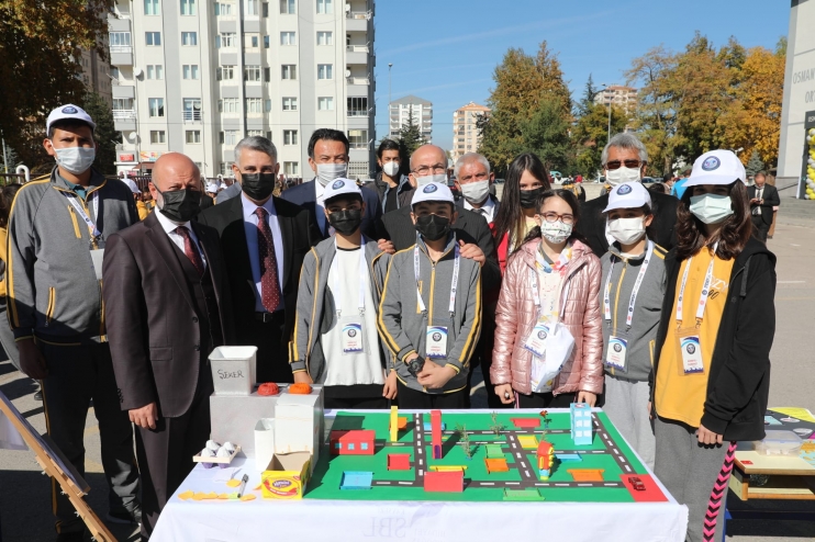 BAŞKAN ÇOLAKBAYRAKDAR, TÜBİTAK BİLİM FUARI SERGİSİNİ AÇTI