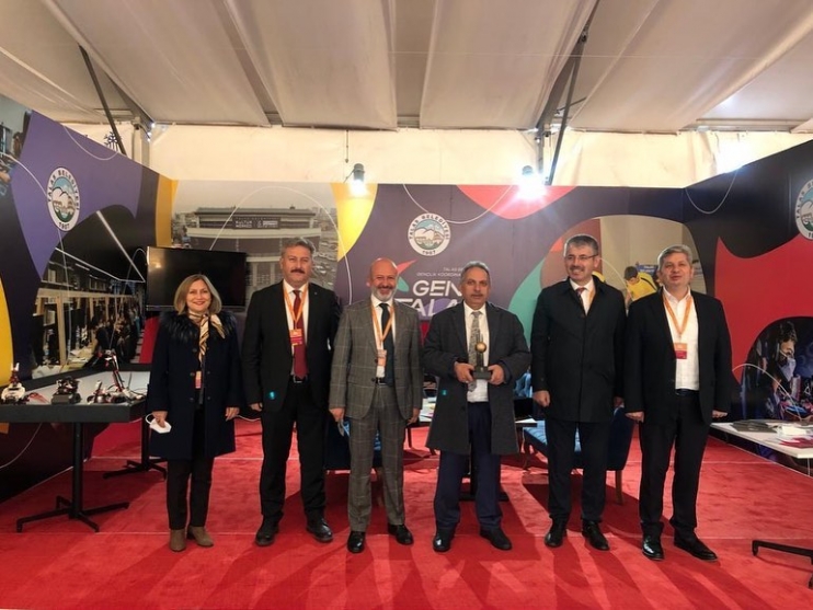 ANKARA’DA KOCASİNAN’IN GENÇLİK STANDINA BÜYÜK İLGİ
