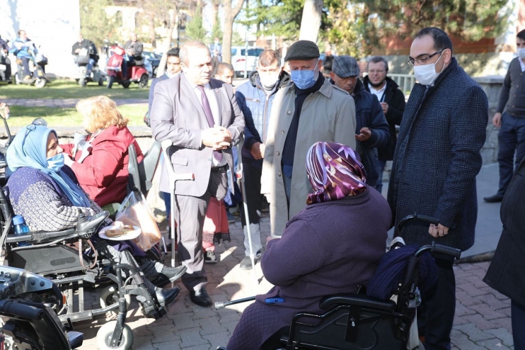 BAŞKAN ÇOLAKBAYRAKDAR,  ENGELLİLERİN GÖNÜLLERİNE DOKUNDU