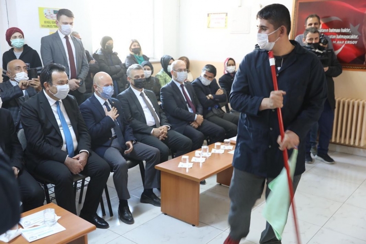 BAŞKAN ÇOLAKBAYRAKDAR,  ENGELLİLERİN GÖNÜLLERİNE DOKUNDU