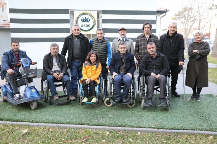 BAŞKAN ÇOLAKBAYRAKDAR,  ENGELLİLERİN GÖNÜLLERİNE DOKUNDU