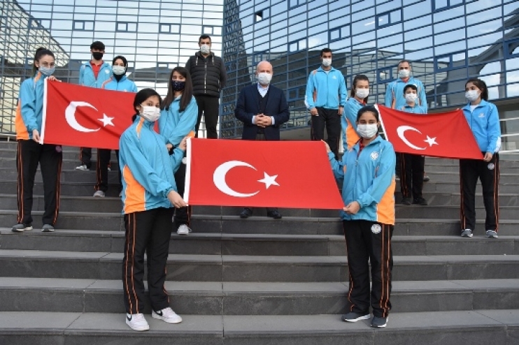 KOCASİNAN’IN SPORCULARI, ŞAMPİYONLUĞA DOYMUYOR