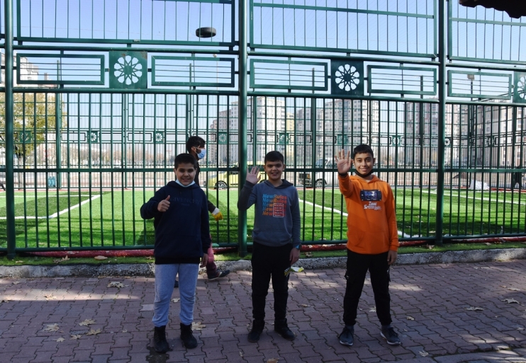 KOCASİNAN’DA GENÇLER VE ÇOCUKLAR İSTEDİ, BAŞKAN AMCA YAPTI