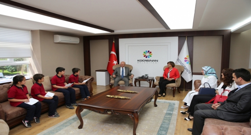 BAŞKAN ÇOLAKBAYRAKDARA MİNİKLERDEN DEV İLGİ