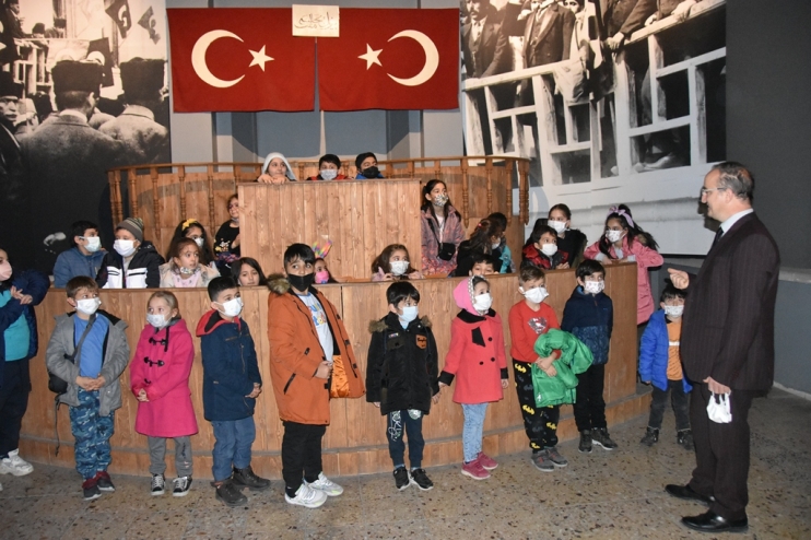 KOCASİNANLI ÇOCUKLAR, MİLLİ VE MANEVİ DEĞERLERE BAĞLI YETİŞİYOR