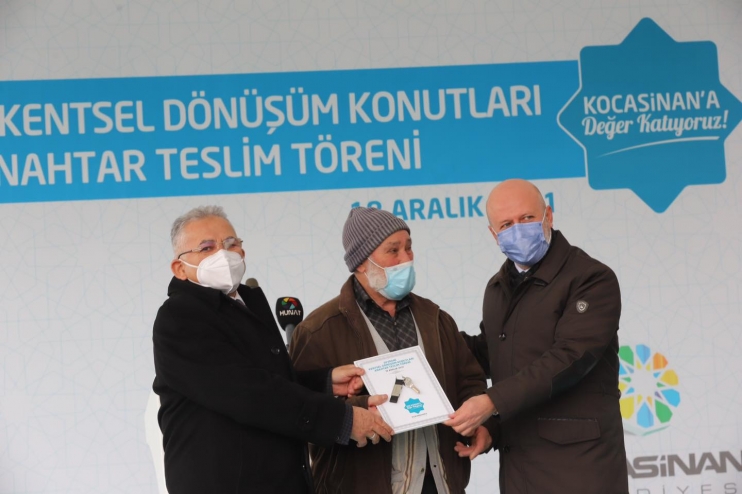 BAŞKAN ÇOLAKBAYRAKDAR, “DÖNÜŞÜMLE 224 AİLE BU KIŞI, SICACIK EVLERİNDE GEÇİRECEK”