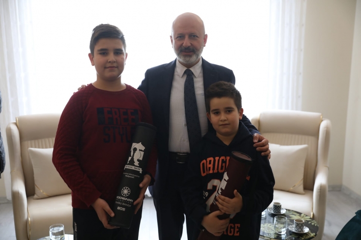 BAŞKAN ÇOLAKBAYRAKDAR, “DÖNÜŞÜMLE 224 AİLE BU KIŞI, SICACIK EVLERİNDE GEÇİRECEK”