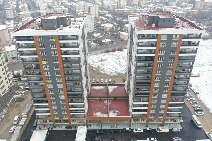 BAŞKAN ÇOLAKBAYRAKDAR, “DÖNÜŞÜMLE 224 AİLE BU KIŞI, SICACIK EVLERİNDE GEÇİRECEK”