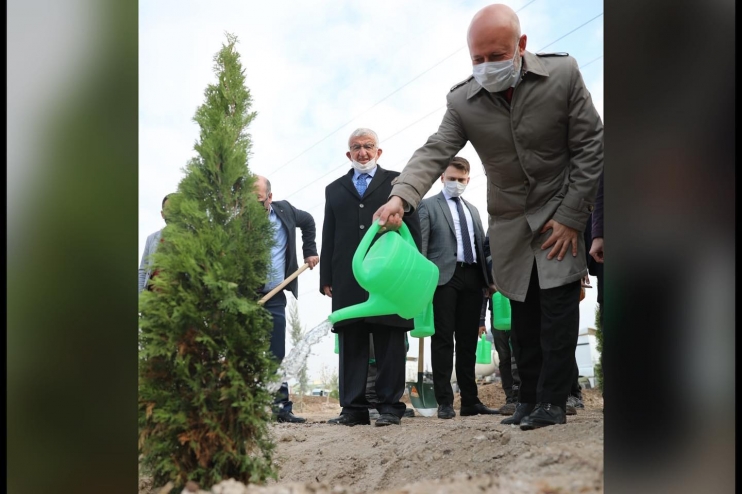 BAŞKAN ÇOLAKBAYRAKDAR, “BU YIL, 100 BİNDEN FAZLA AĞACI TOPRAKLA BULUŞTURDUK”