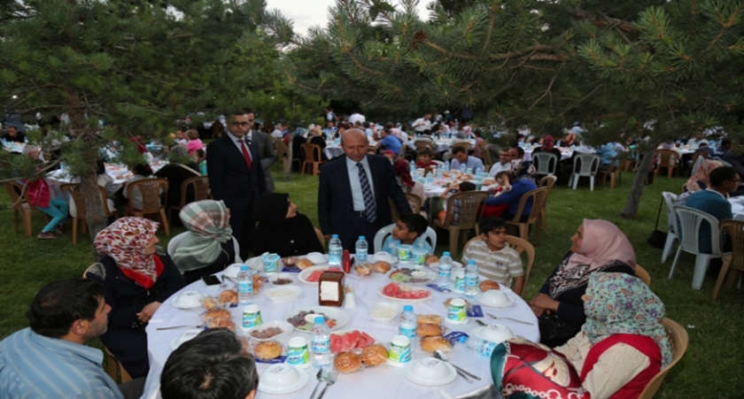 ÇOLAKBAYRAKDAR, KOCASİNAN SAKİNLERİNİ MUHTEŞEM BİR RAMAZAN PROGRAMI BEKLİYOR