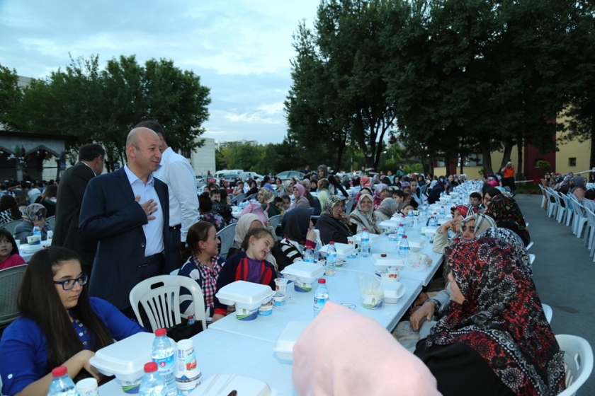 ÇOLAKBAYRAKDAR, KOCASİNAN SAKİNLERİNİ MUHTEŞEM BİR RAMAZAN PROGRAMI BEKLİYOR