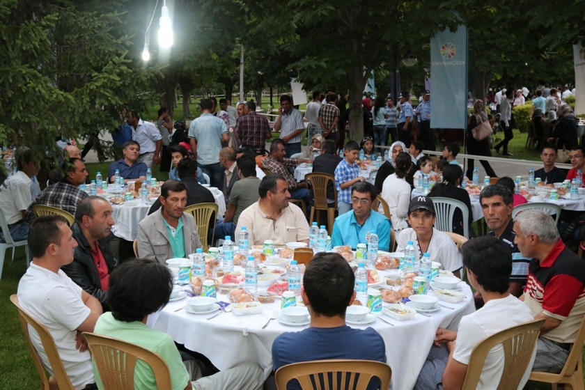 ÇOLAKBAYRAKDAR, KOCASİNAN SAKİNLERİNİ MUHTEŞEM BİR RAMAZAN PROGRAMI BEKLİYOR