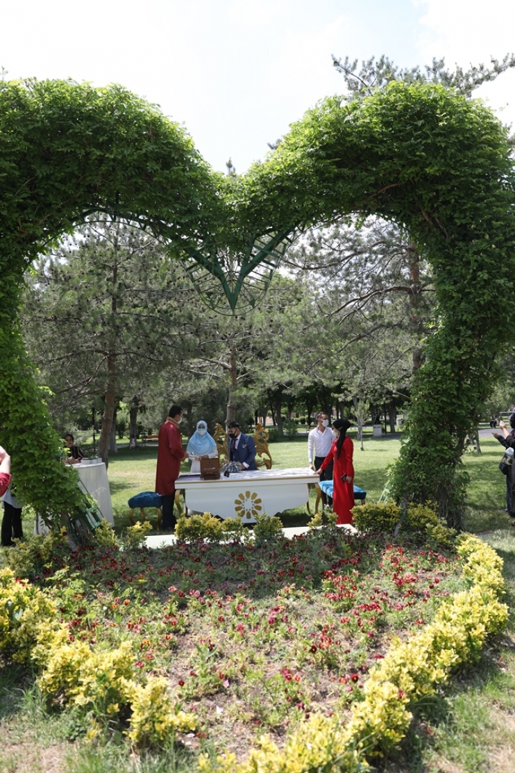 KOCASİNAN, 2021 YILINDA 3 BİN 252 MUTLU EVLİLİĞİN TEMELİNİ ATTI