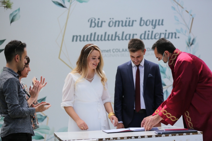 KOCASİNAN, 2021 YILINDA 3 BİN 252 MUTLU EVLİLİĞİN TEMELİNİ ATTI