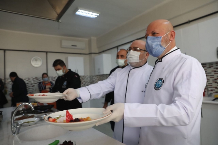 KOCASİNAN’DA PROFESYONEL AŞÇILAR YETİŞİYOR