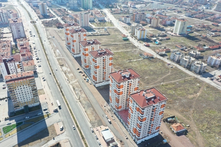 BAŞKAN ÇOLAKBAYRAKDAR, “DÖNÜŞÜMLE 764 AİLE BU KIŞI, SICACIK EVLERİNDE GEÇİRİYOR”