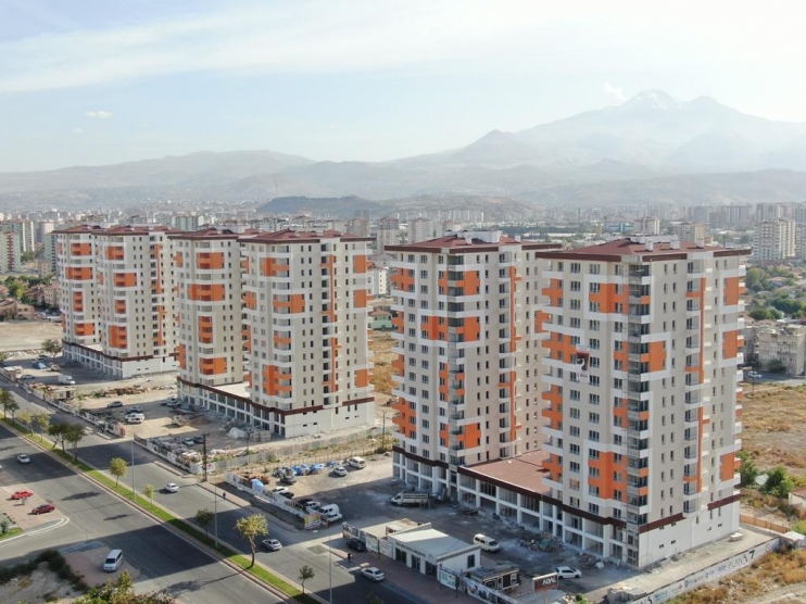 BAŞKAN ÇOLAKBAYRAKDAR, “DÖNÜŞÜMLE 764 AİLE BU KIŞI, SICACIK EVLERİNDE GEÇİRİYOR”
