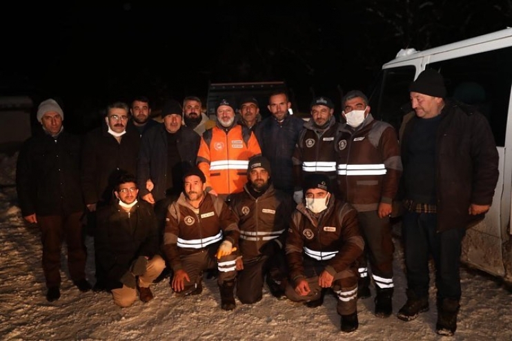 BAŞKAN ÇOLAKBAYRAKDAR, GECE BOYU KAR TEMİZLEME ÇALIŞMALARINI TAKİP ETTİ