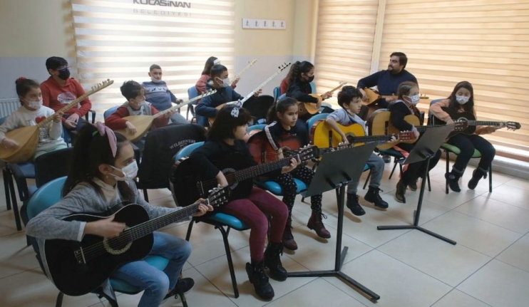 KOCASİNAN’DA ÖĞRENCİLER, YARIYIL TATİLİNDE HEM ÖĞRENİYOR HEM EĞLENİYOR
