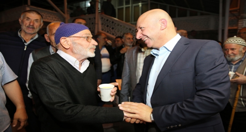 BAŞKAN ÇOLAKBAYRAKDAR HER AKŞAM VATANDAŞLARLA BİR ARADA