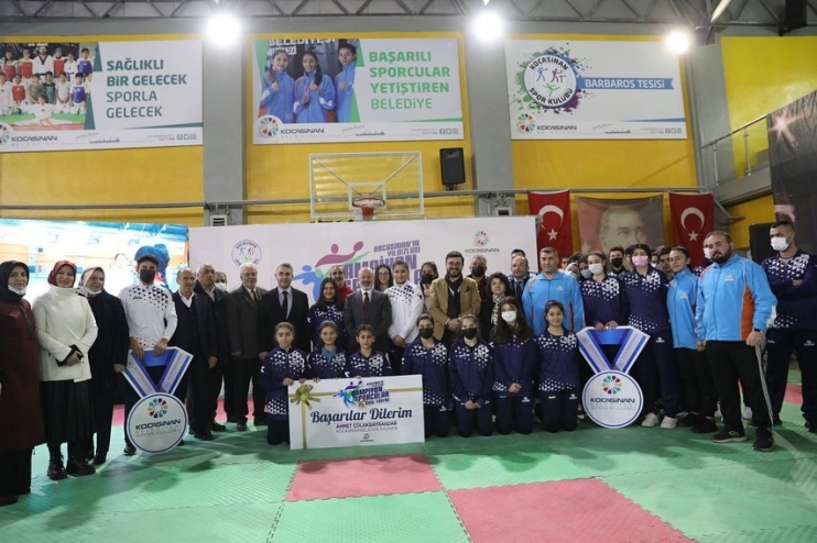 BAŞKAN ÇOLAKBAYRAKDAR’DAN ŞAMPİYON SPORCULARA ÖDÜL